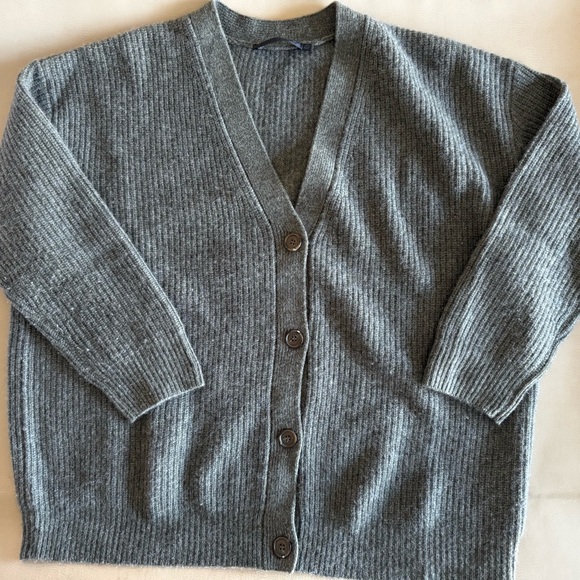 Jenni Kayne Cashmere Cardigan – Deep Green – XS
💚 Timeless, elevated essential - Picture 2 of 7